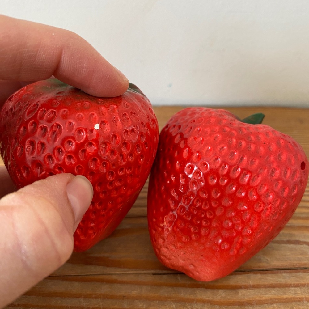 Vintage Large Strawberry Salt Pepper Shakers - Picture 5 of 5
